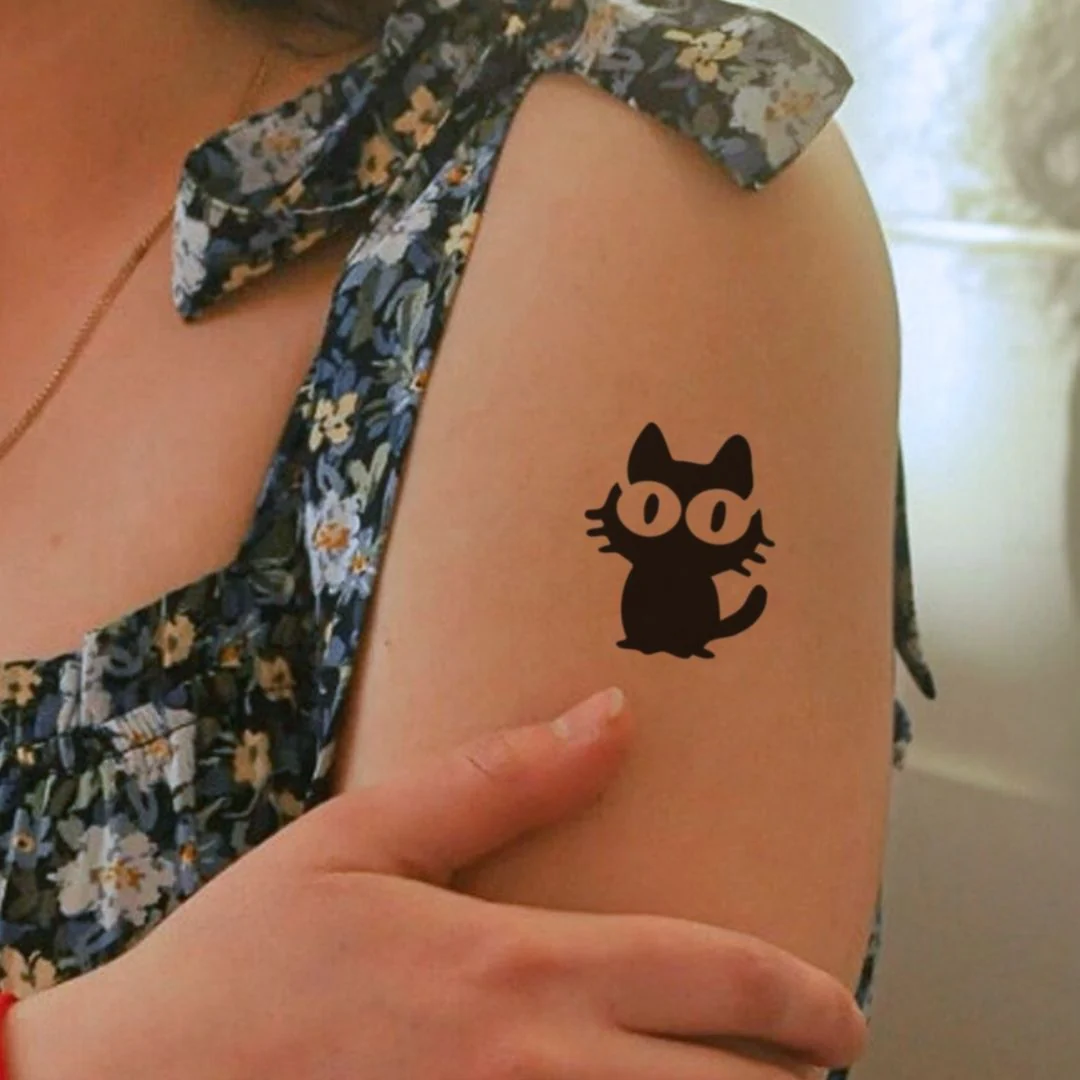 Big-eyed cartoon cat temporary tattoo